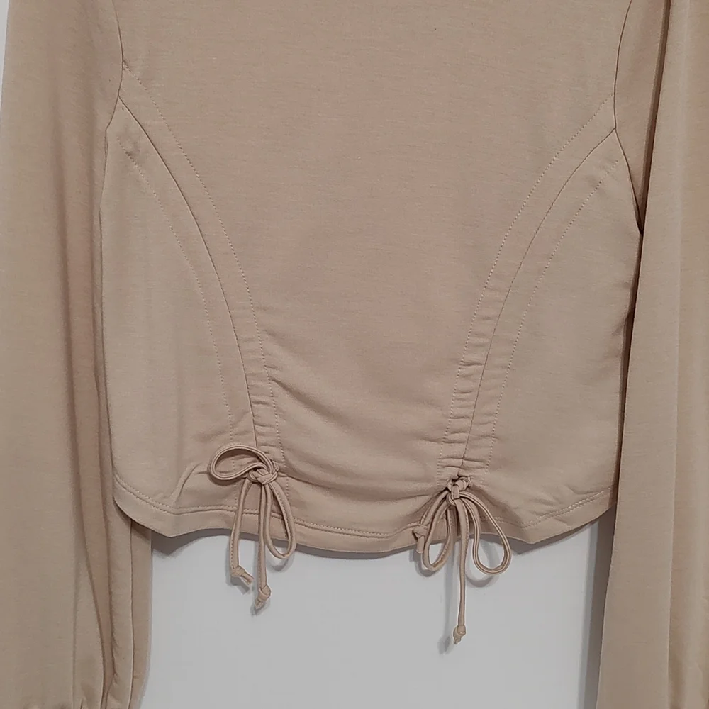 Cream/ Tan Long Sleeve Cropped Top sz M - Picture 2 of 5